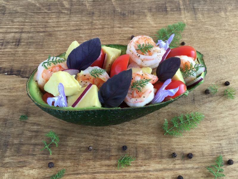 Avocado e gamberi in insalata