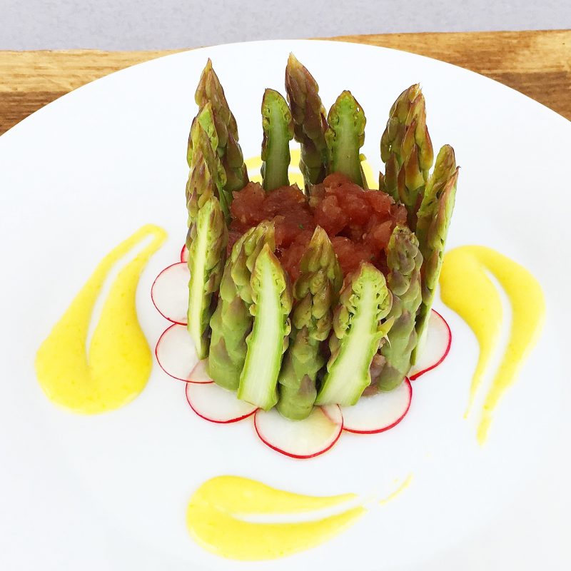 Tartare di tonno e asparagi verdi
