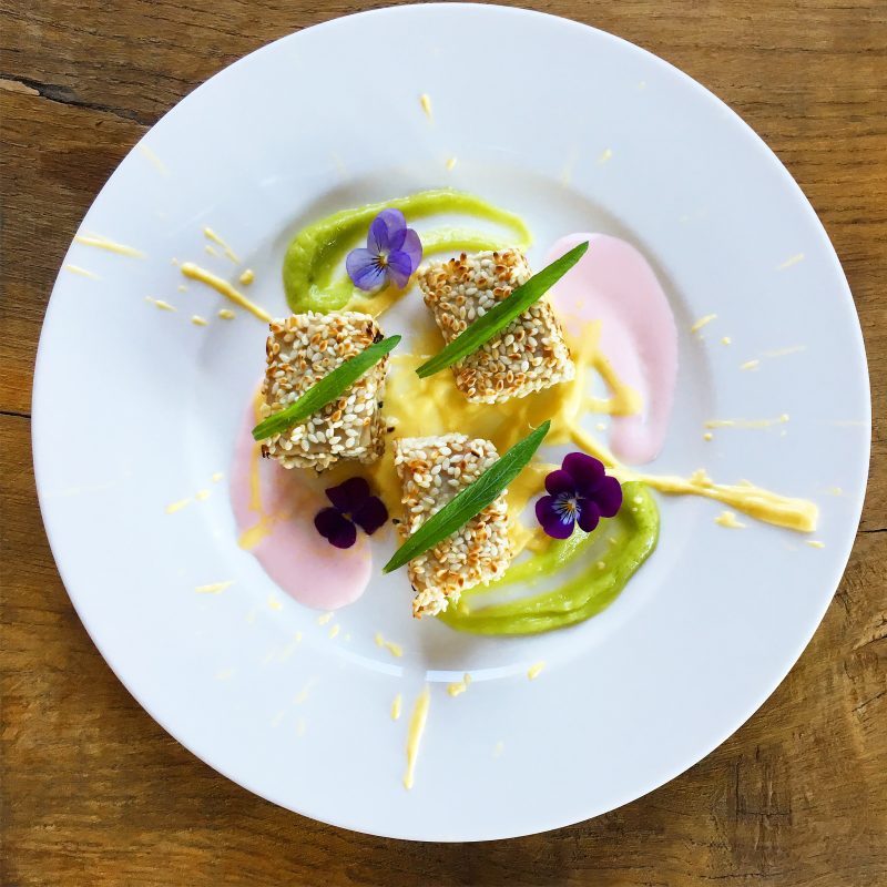filetto di tonno al sesamo con tre salse